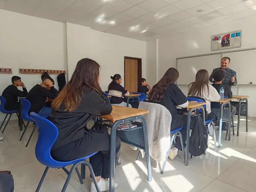 Bilim Söyleşisi Gençlerde Araştırma Heyecanı Oluşturdu