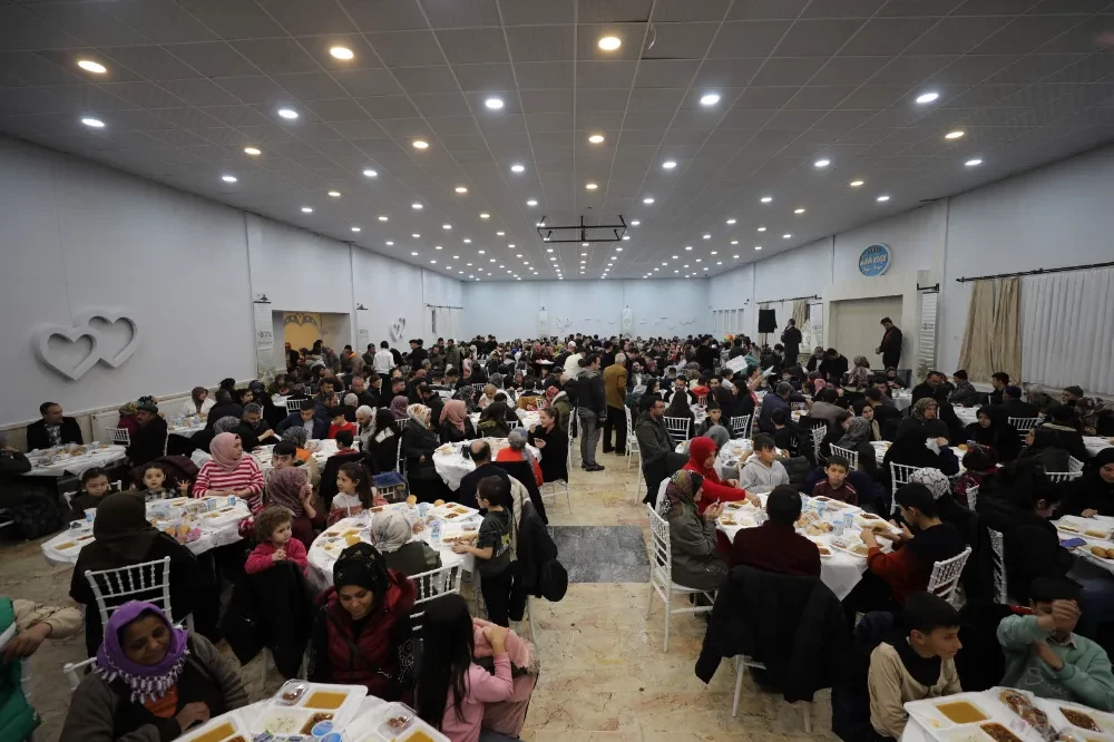 Niğde Belediye Başkanı Emrah Özdemir, Mahalleliyle İftarda Buluşuyor 