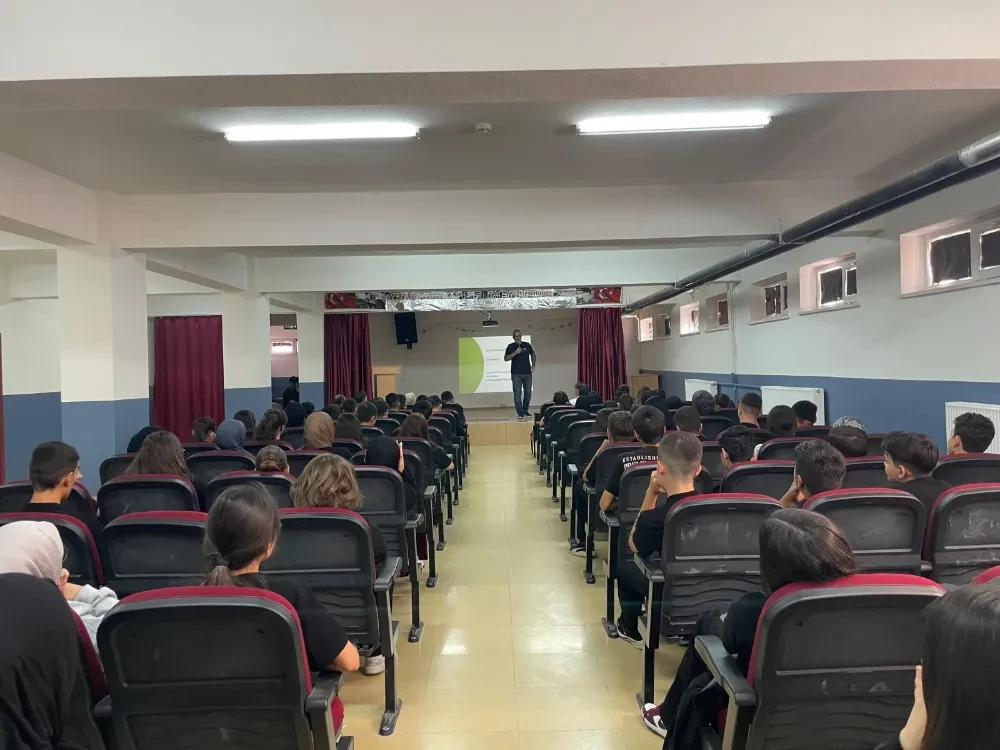 Liseli Gençlerle Asteroitler ve Meteoritler Söyleşisi